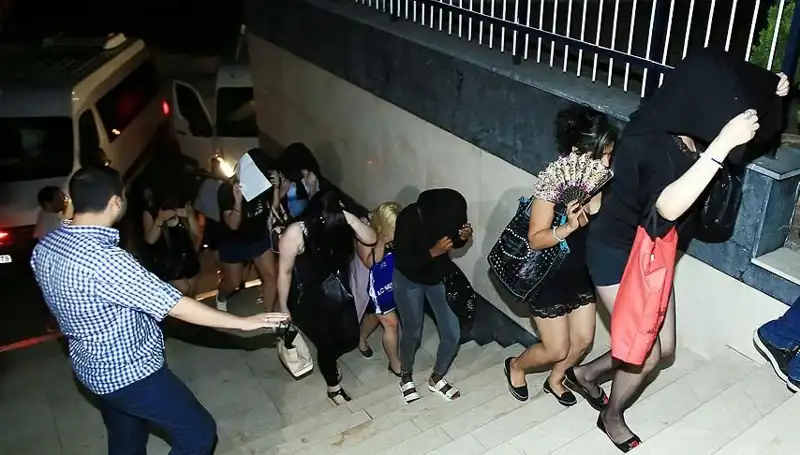 Düzce'de Fuhuş Operasyonu: 5 Zanlı Yakalandı, Detaylar Şok Etti!