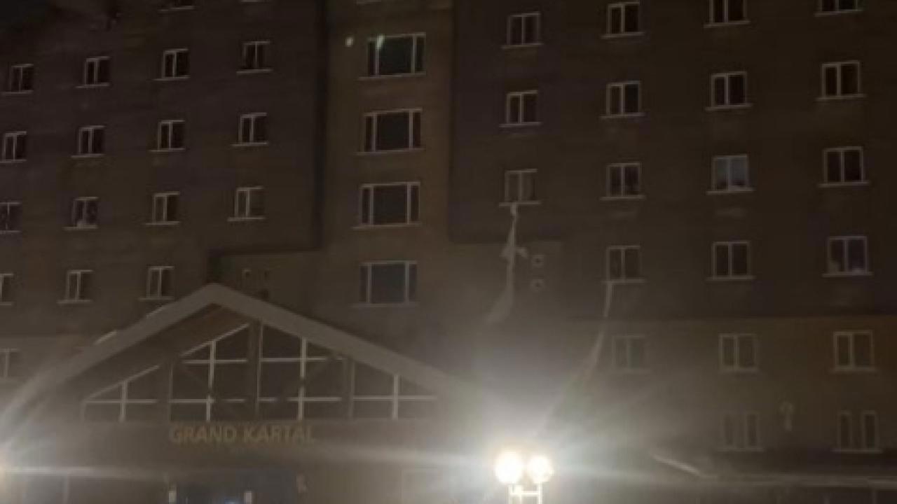 Otelden Çıkarken Çarşaflarla Kurtulanlar