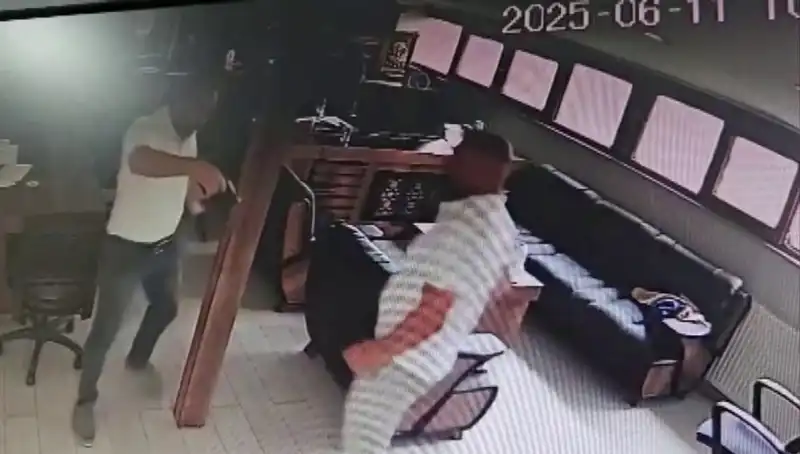 Alacak Verecek Meselesinde Kanlı Son: Kalfa, İş İnsanını Hayatından Etti