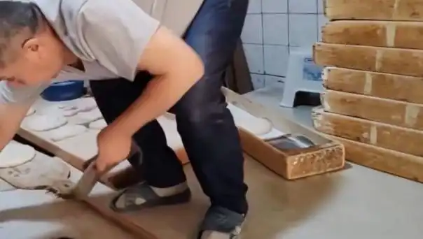 : Pide Fırınında Terlik Skandalı: İşletmeye 105 Bin Lira Ceza!