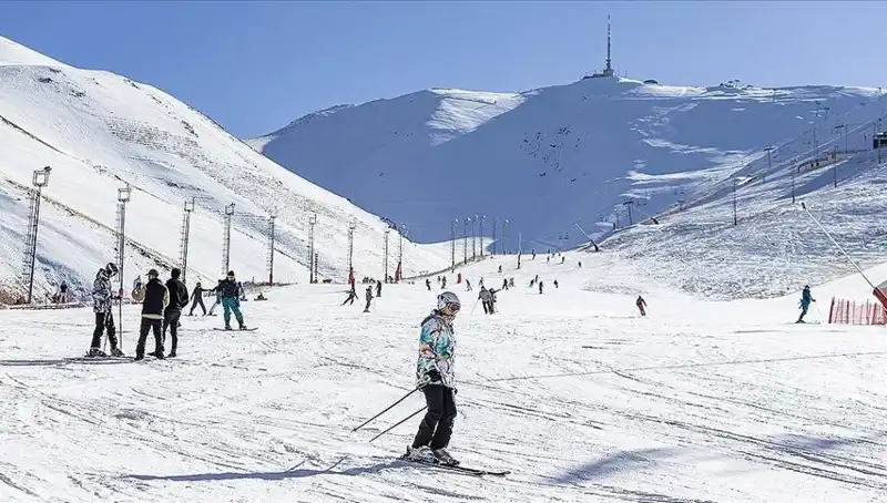 Palandöken Dağı'nda Kayak Severlere Müjde: Kar Kalınlığı Rekor Seviyeye Ulaştı!
