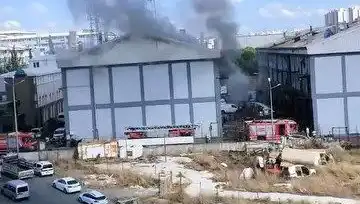 Başakşehir Sanayi Sitesinde Korkutan Yangın! Mahallede Geniş Güvenlik Önlemleri Alındı