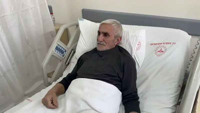 Gazoz Kapağının Hedefi: Genç Adamın Gözünde Şaşkınlık Yaratan Kaza