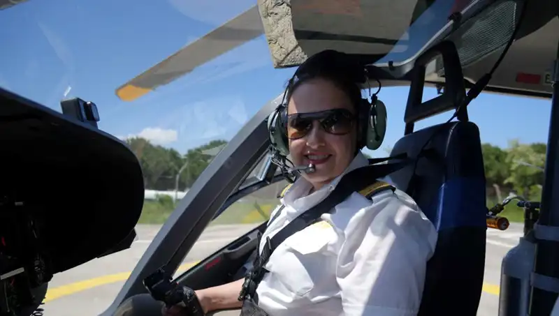 Türkiye'nin Tek Kadın Ambulans Helikopter Pilotu: Yer Çekimine Meydan Okuyor