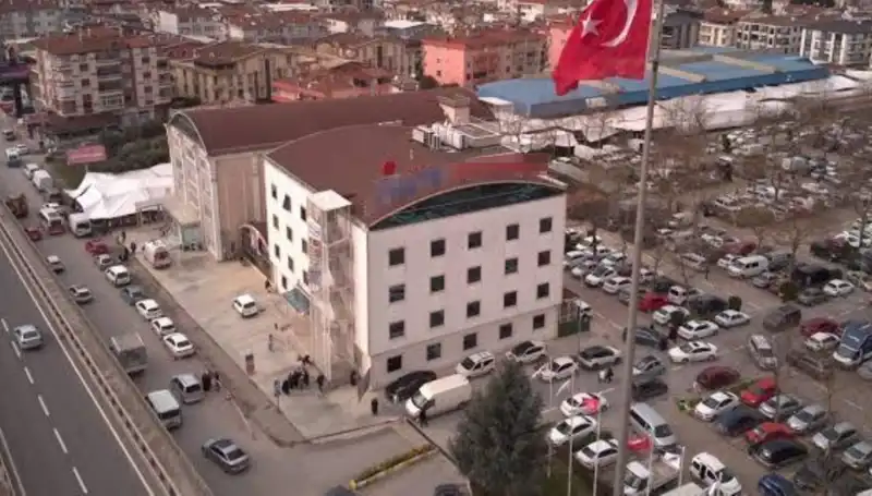 Deprem Güvenliği: Özel Hastaneye 'Deprem Mührü' Sürprizi ve Perde Betonu İddiası