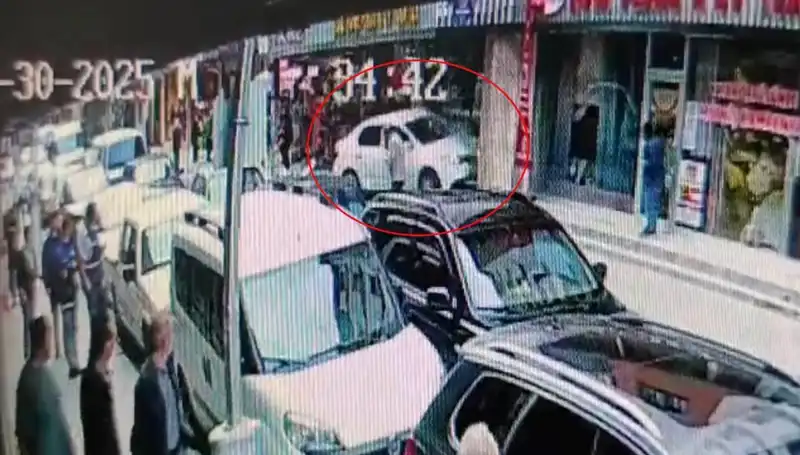 Alkollü Sürücü, Mağazaya Dalınca İki Çocuk Hayatını Kurtardı