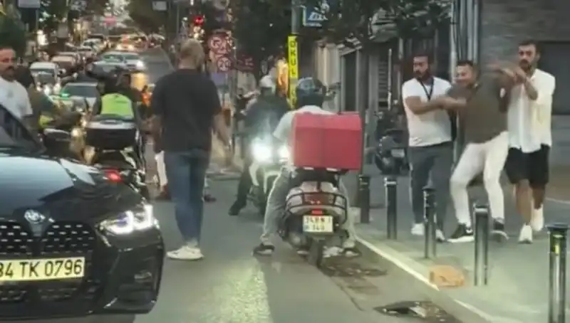 Nişantaşı'nda Yol Verme Kavgası: Kadına Sopa ile Saldırı