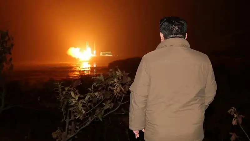 Kuzey Kore'nin Silah Programı: Faturasını Amerikalılar mı Ödüyor?