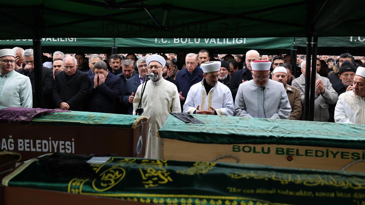 Cumhurbaşkanı Erdoğan, Bolu'da Gültekin ailesinin cenazesindeydi
